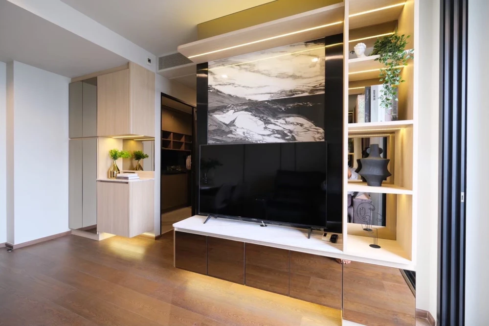 For rent: Ideo Q Sukhumvit 36, a room on a very high floor, with maximum privacy. There's only one neighbor next door. Ready, don't wait!