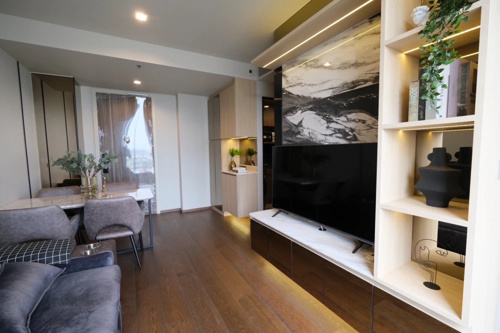 For rent: Ideo Q Sukhumvit 36, a room on a very high floor, with maximum privacy. There's only one neighbor next door. Ready, don't wait!