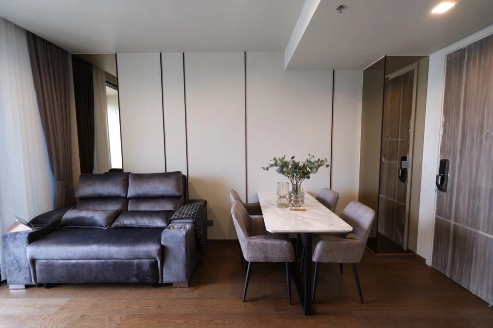 For rent: Ideo Q Sukhumvit 36, a room on a very high floor, with maximum privacy. There's only one neighbor next door. Ready, don't wait!