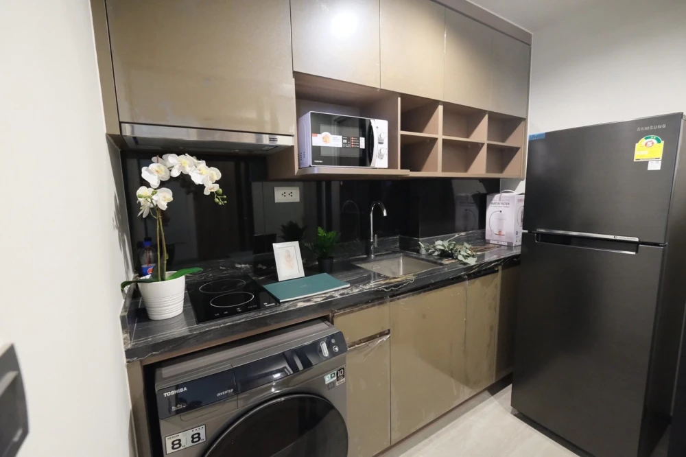 For rent: Ideo Q Sukhumvit 36, a room on a very high floor, with maximum privacy. There's only one neighbor next door. Ready, don't wait!