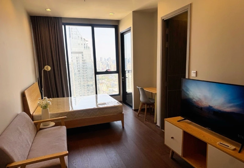 For rent: Ideo Q Victory, 35th floor, unobstructed city view, fully furnished, very livable. Book now!