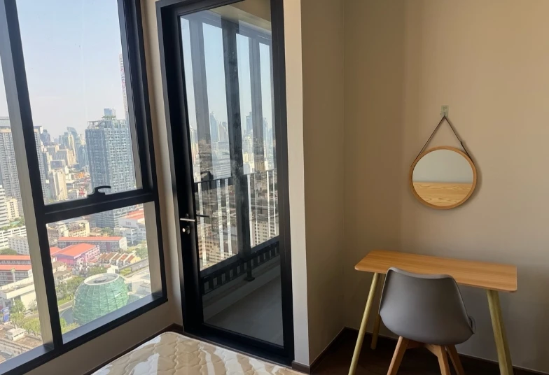 For rent: Ideo Q Victory, 35th floor, unobstructed city view, fully furnished, very livable. Book now!