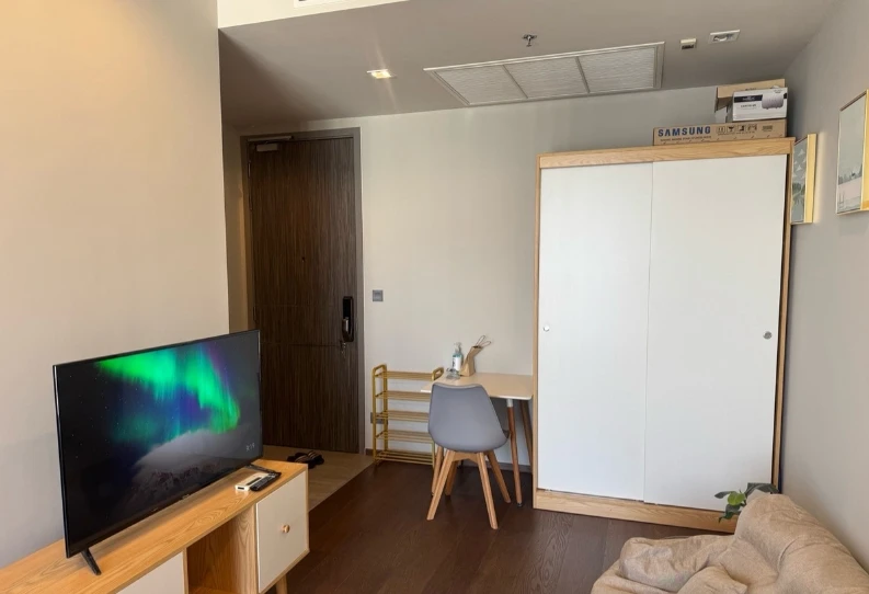 For rent: Ideo Q Victory, 35th floor, unobstructed city view, fully furnished, very livable. Book now!