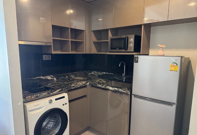 For rent: Ideo Q Victory, 35th floor, unobstructed city view, fully furnished, very livable. Book now!