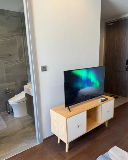For rent: Ideo Q Victory, 35th floor, unobstructed city view, fully furnished, very livable. Book now!