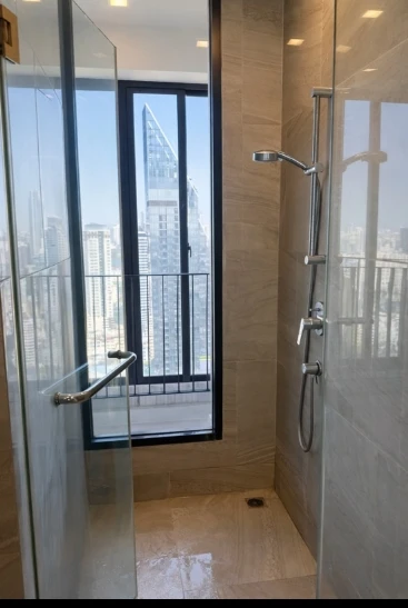 For rent: Ideo Q Victory, 35th floor, unobstructed city view, fully furnished, very livable. Book now!