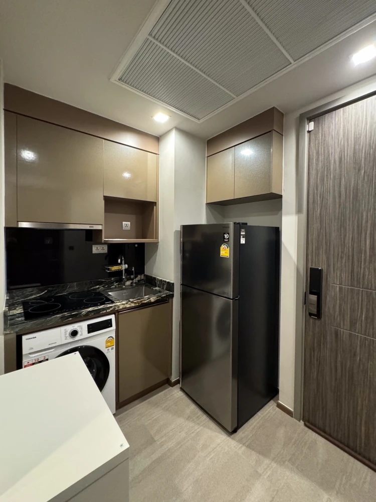 For rent: Ideo Q Victory, 37th floor, fully furnished. Book now, don't wait!