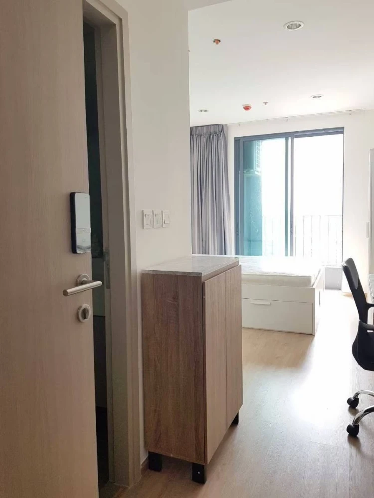 For rent: IDEO Q Chula-Samyan, 22nd floor, good ventilation, view of Chulalongkorn Square, with kitchen and balcony in the bedroom. Reservation requir