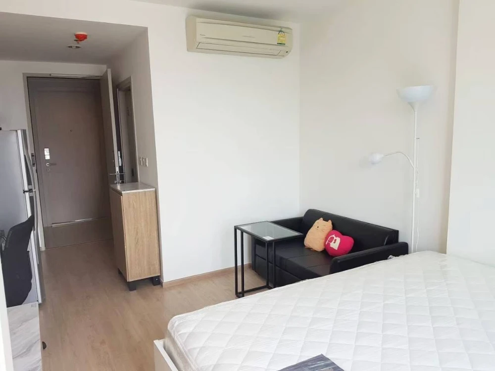 For rent: IDEO Q Chula-Samyan, 22nd floor, good ventilation, view of Chulalongkorn Square, with kitchen and balcony in the bedroom. Reservation requir