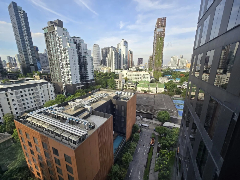 For rent Ideo Q Sukhumvit 36, corner room, stunning panoramic view! With high quality built-in furniture, must book.