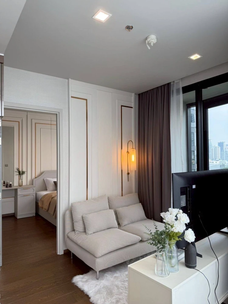 For rent Ideo Q Sukhumvit 36, corner room, stunning panoramic view! With high quality built-in furniture, must book.