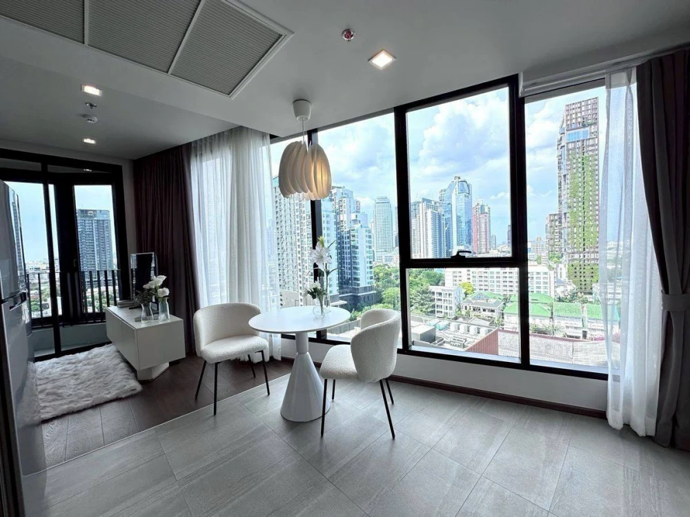 For rent Ideo Q Sukhumvit 36, corner room, stunning panoramic view! With high quality built-in furniture, must book.