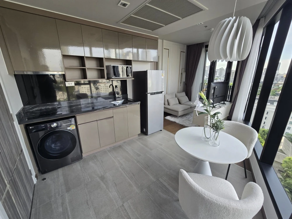 For rent Ideo Q Sukhumvit 36, corner room, stunning panoramic view! With high quality built-in furniture, must book.