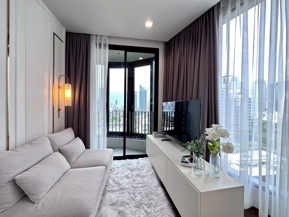 For rent Ideo Q Sukhumvit 36, corner room, stunning panoramic view! With high quality built-in furniture, must book.