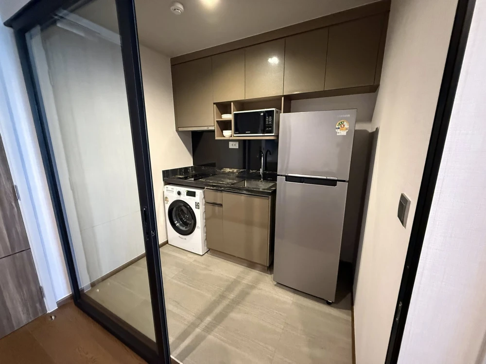 For rent: Ideo Q Sukhumvit 36, fully furnished unit with high-quality built-in furniture. Amazing price! Book today! Don't miss out!