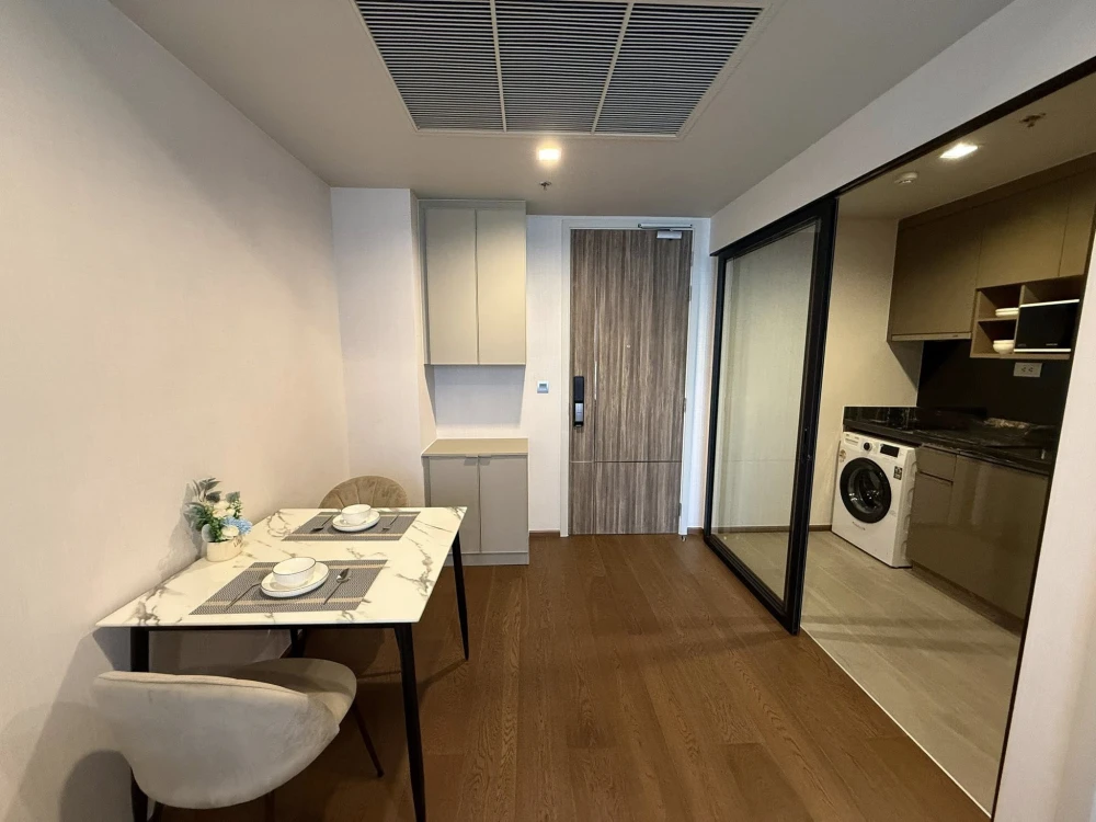 For rent: Ideo Q Sukhumvit 36, fully furnished unit with high-quality built-in furniture. Amazing price! Book today! Don't miss out!