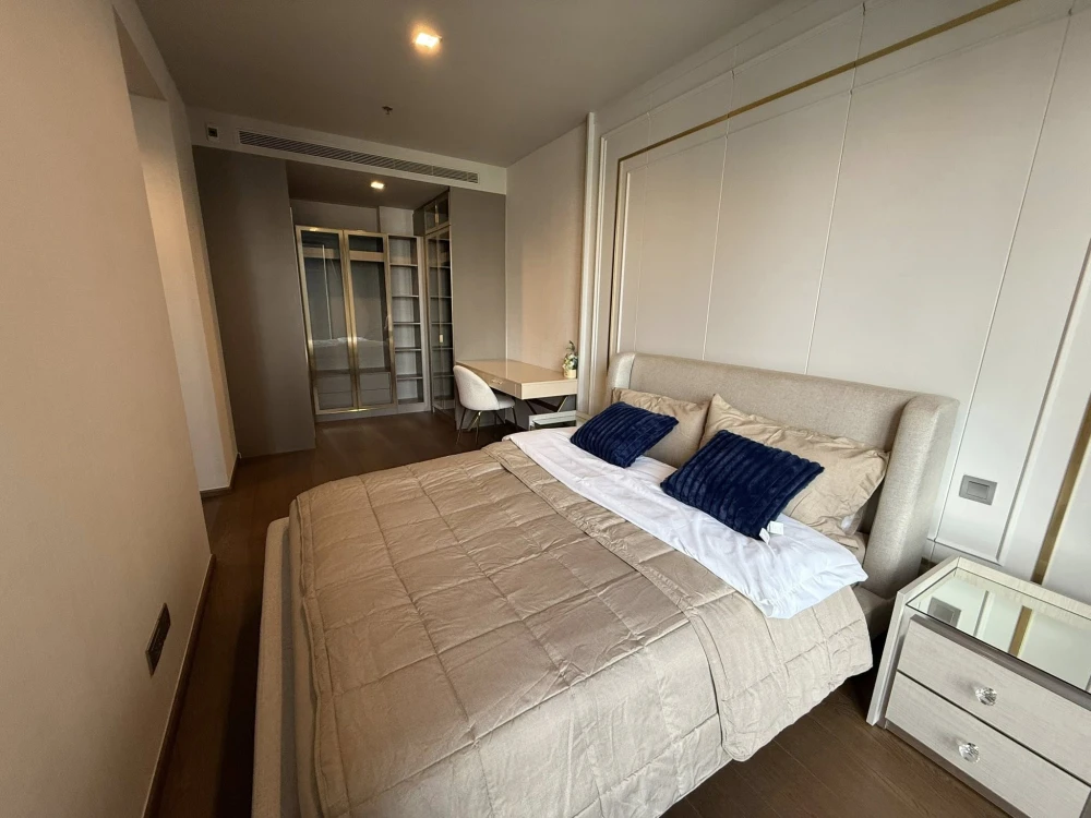 For rent: Ideo Q Sukhumvit 36, fully furnished unit with high-quality built-in furniture. Amazing price! Book today! Don't miss out!