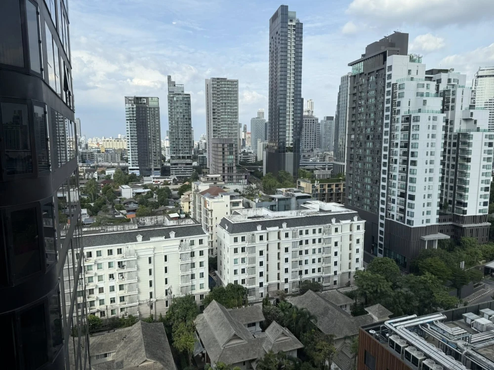 For rent: Ideo Q Sukhumvit 36, fully furnished unit with high-quality built-in furniture. Amazing price! Book today! Don't miss out!