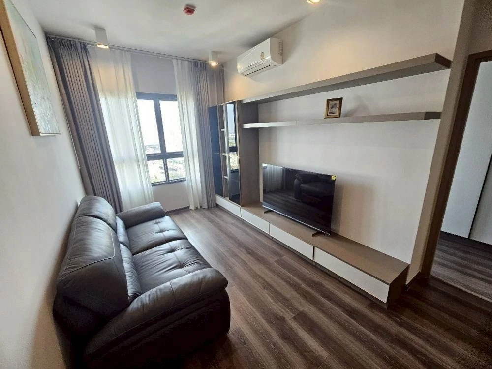 For rent: Ideo Rama 9-Asoke, very high floor, great city view, spacious room, you will regret it if you miss it.
