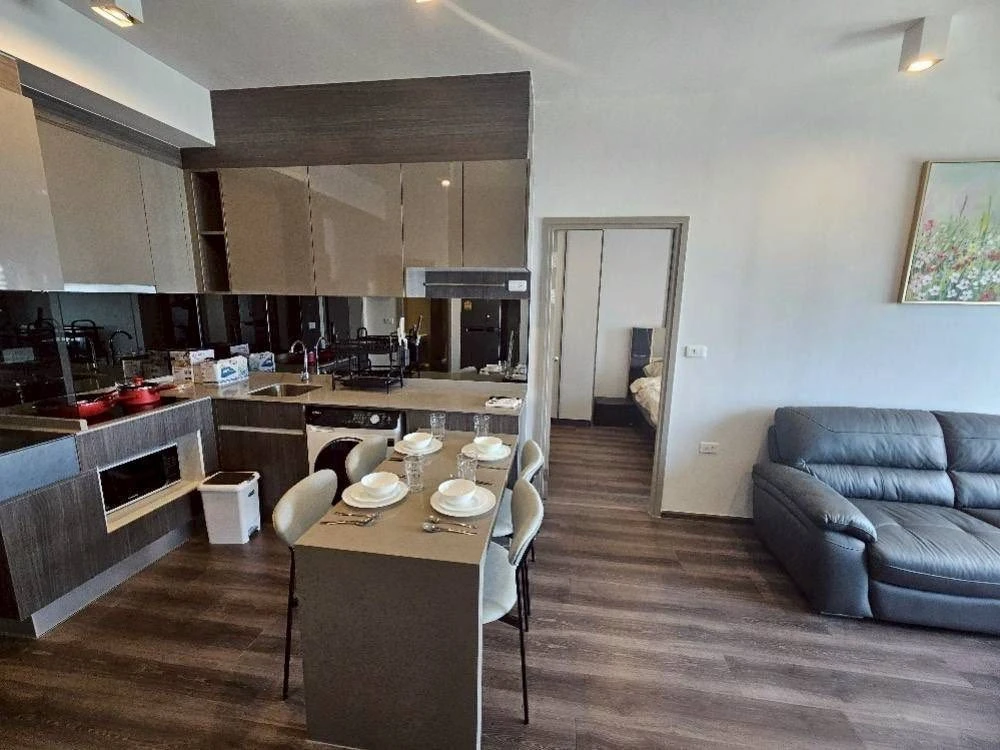 For rent: Ideo Rama 9-Asoke, very high floor, great city view, spacious room, you will regret it if you miss it.