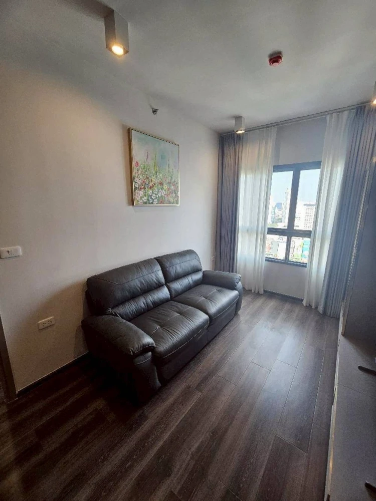For rent: Ideo Rama 9-Asoke, very high floor, great city view, spacious room, you will regret it if you miss it.