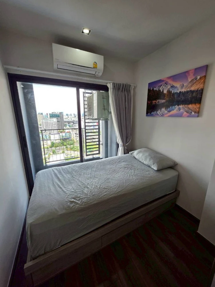 For rent: Ideo Rama 9-Asoke, very high floor, great city view, spacious room, you will regret it if you miss it.