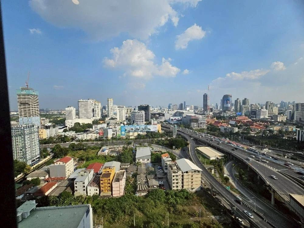 For rent: Ideo Rama 9-Asoke, very high floor, great city view, spacious room, you will regret it if you miss it.