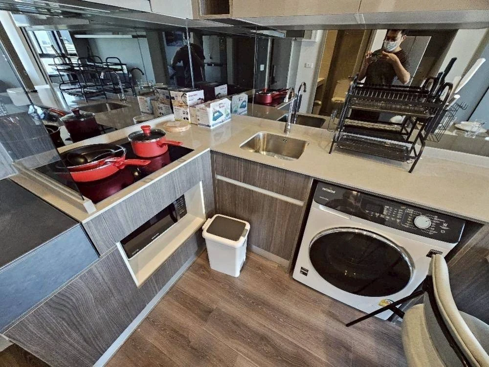 For rent: Ideo Rama 9-Asoke, very high floor, great city view, spacious room, you will regret it if you miss it.