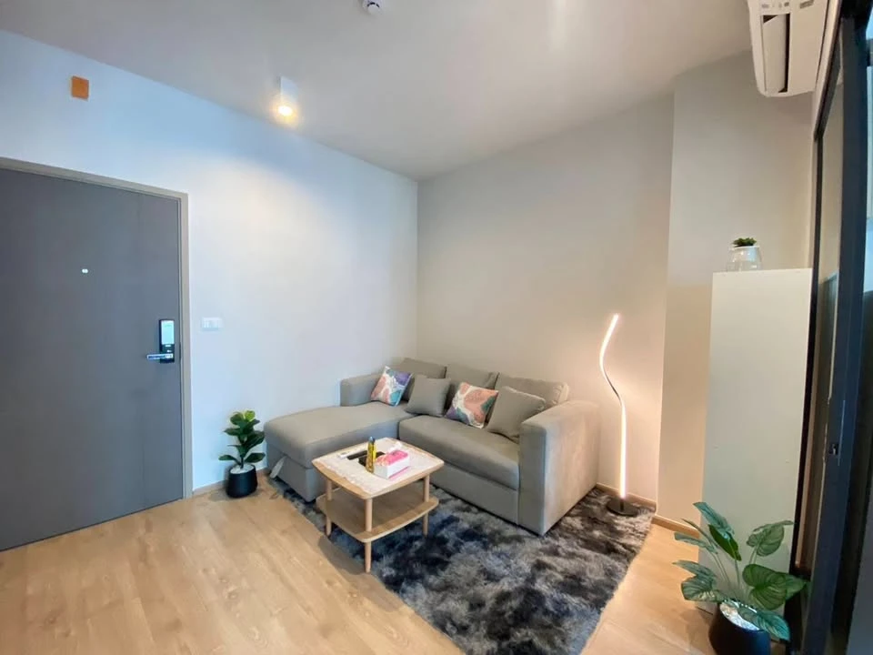 For rent: IDEO Rama 9-Asoke. City view, beautiful, bright, and comfortable room. Great location. Only one unit available.
