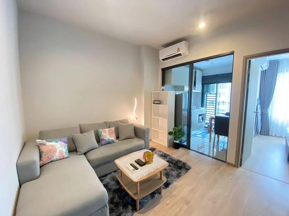 For rent: IDEO Rama 9-Asoke. City view, beautiful, bright, and comfortable room. Great location. Only one unit available.