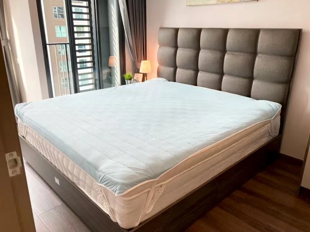 For rent: Ideo Rama 9-Asoke, very high floor, 2 bedrooms, exactly like in the picture. Interested? Reserve now!
