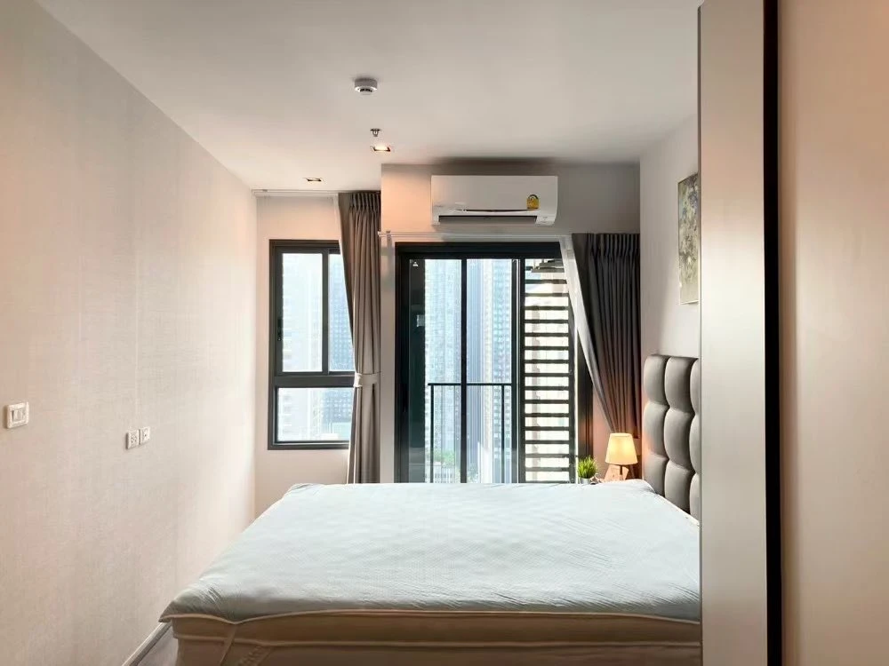 For rent: Ideo Rama 9-Asoke, very high floor, 2 bedrooms, exactly like in the picture. Interested? Reserve now!