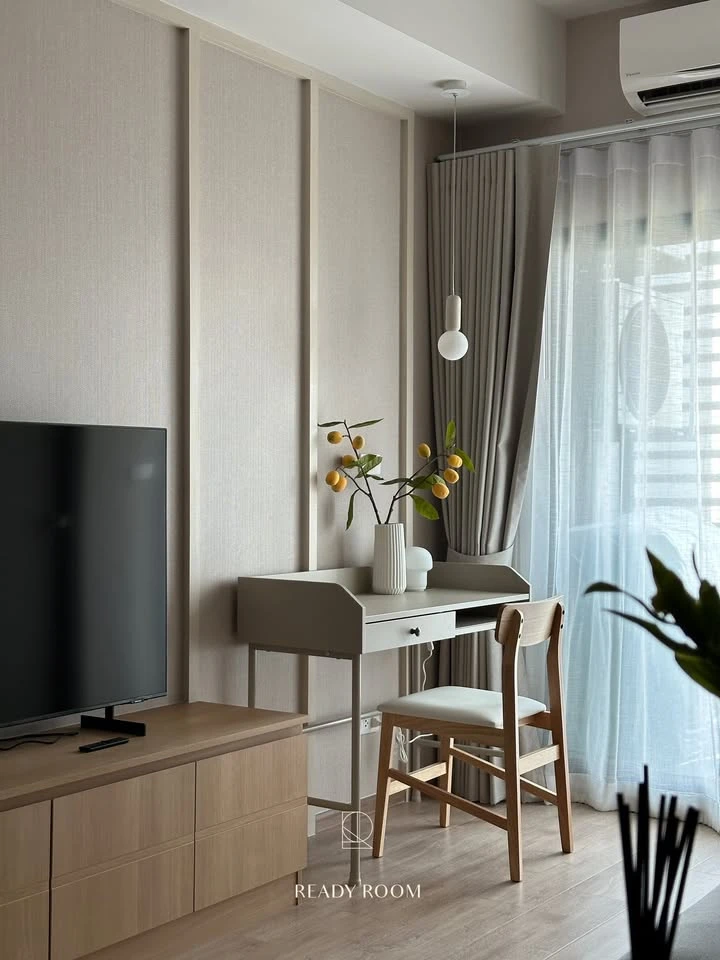 For rent: IDEO RAMA 9-ASOKE, a room on a very high floor, fully furnished with built-in furniture, ready to move in.