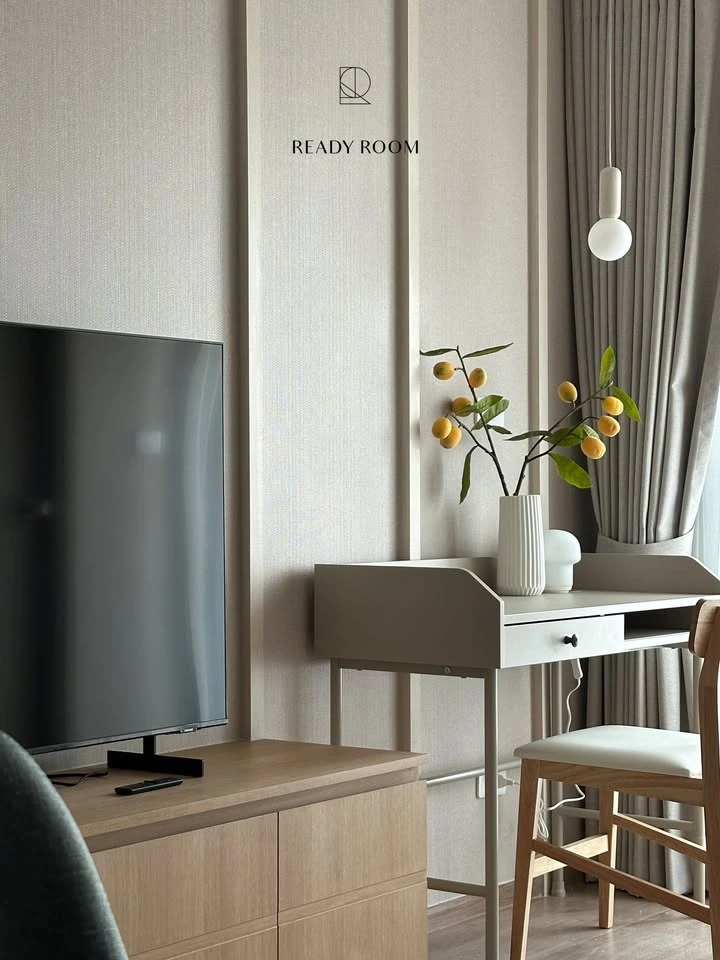 For rent: IDEO RAMA 9-ASOKE, a room on a very high floor, fully furnished with built-in furniture, ready to move in.