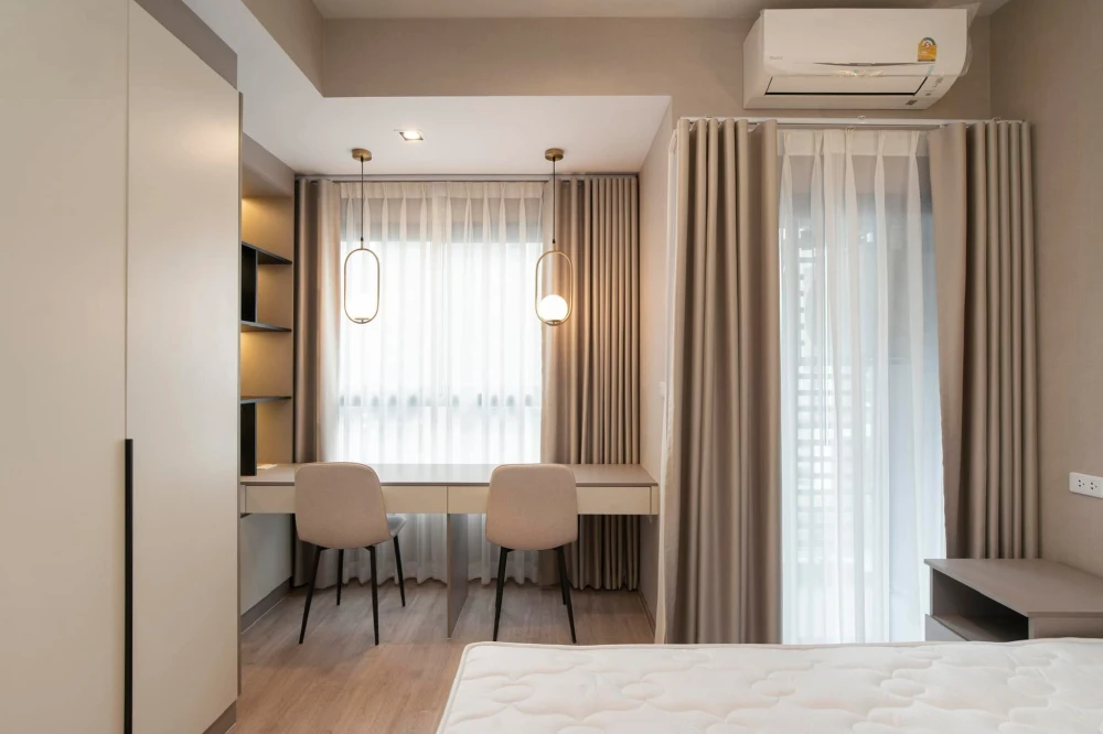 For rent: IDEO RAMA 9-ASOKE, beautifully decorated unit with full built-in furniture. Grab it while you can!