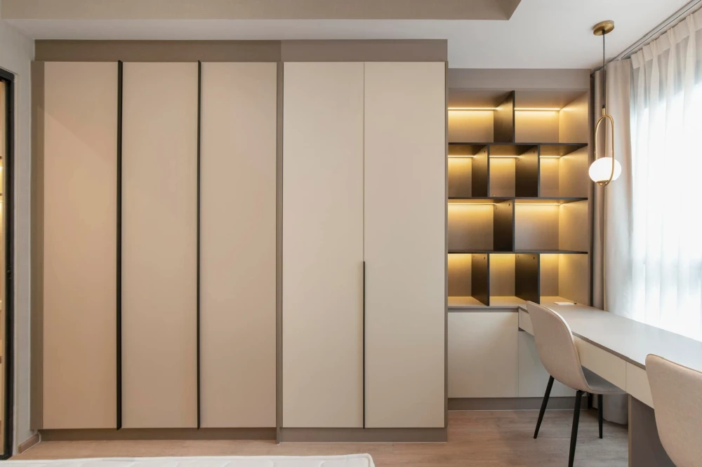 For rent: IDEO RAMA 9-ASOKE, beautifully decorated unit with full built-in furniture. Grab it while you can!