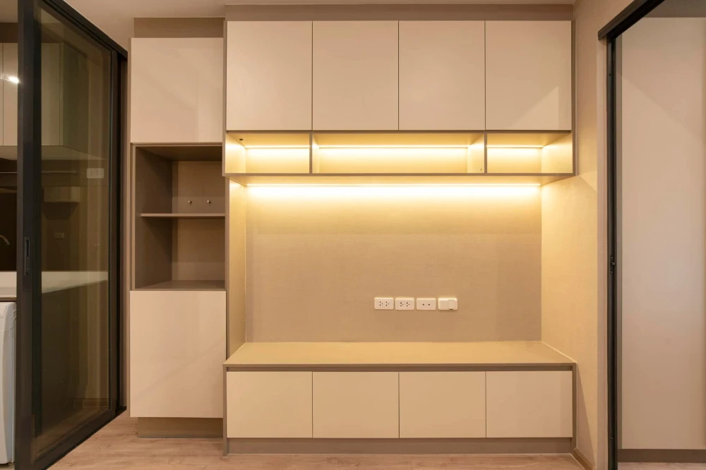 For rent: IDEO RAMA 9-ASOKE, beautifully decorated unit with full built-in furniture. Grab it while you can!