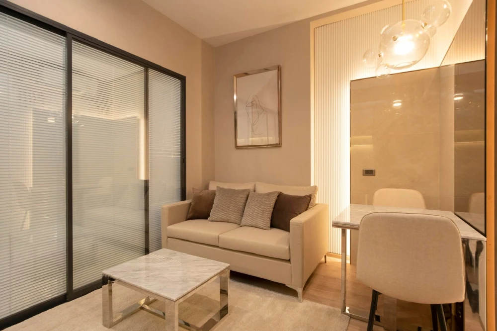 For rent: IDEO RAMA 9-ASOKE, beautifully decorated unit with full built-in furniture. Grab it while you can!