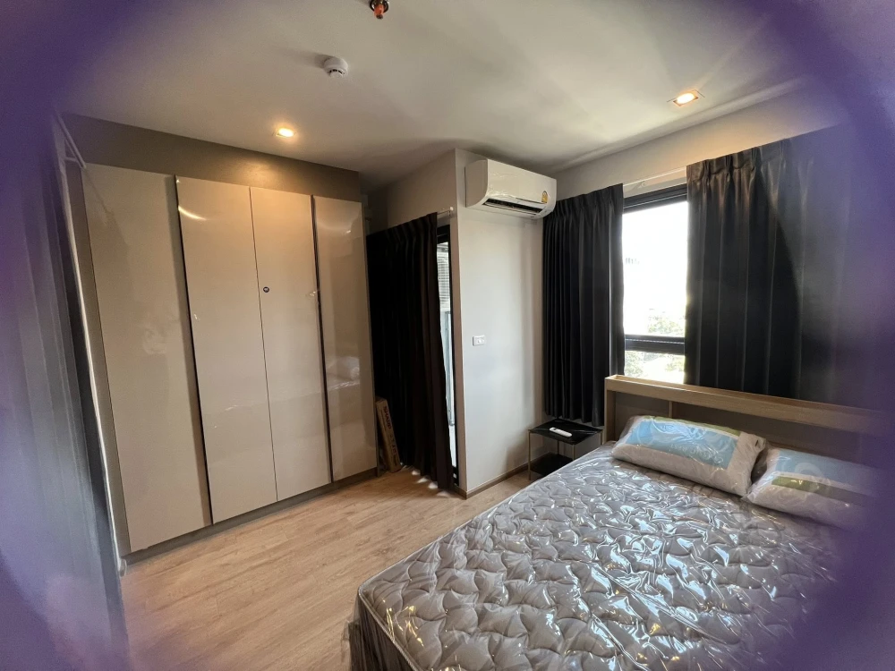 For rent: IDEO RAMA 9–ASOKE, 1 bedroom, 1 bathroom, 12th floor, good location, comes with a comfortable brown sofa. Reserve now.