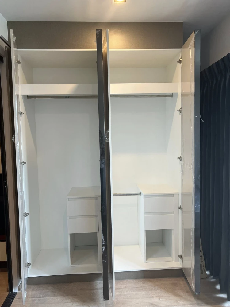 For rent: IDEO RAMA 9–ASOKE, 1 bedroom, 1 bathroom, 12th floor, good location, comes with a comfortable brown sofa. Reserve now.