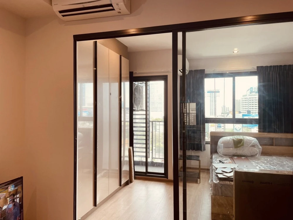For rent: IDEO RAMA 9–ASOKE, 1 bedroom, 1 bathroom, 12th floor, good location, comes with a comfortable brown sofa. Reserve now.