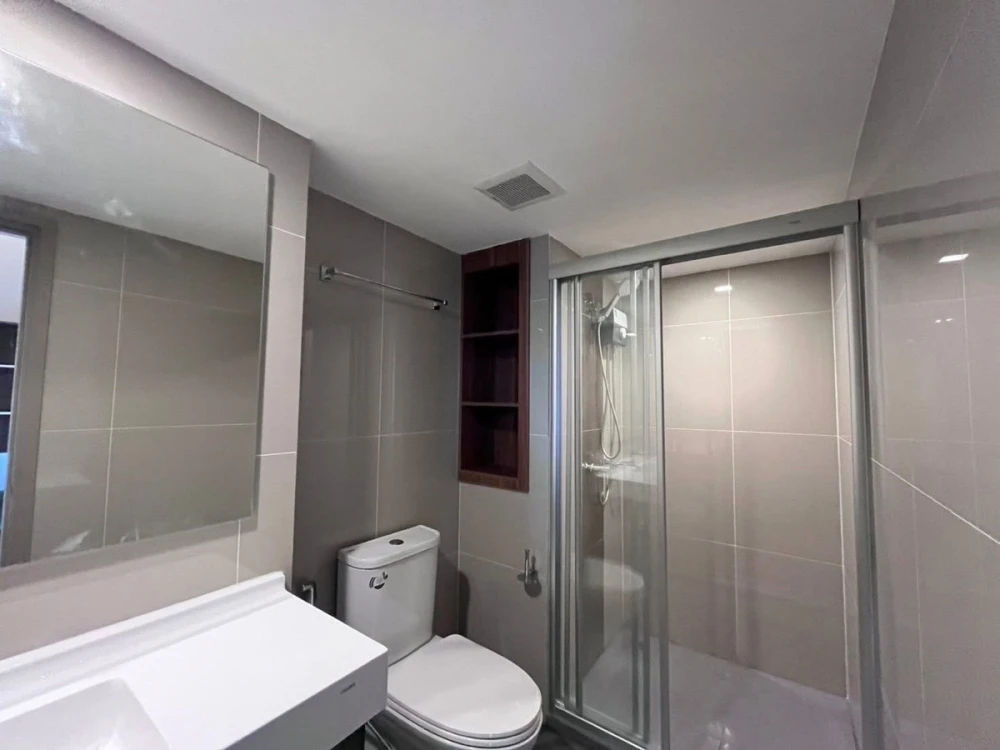 For rent: IDEO RAMA 9–ASOKE, 32nd floor, nice room, fully furnished, interested, reserve now.