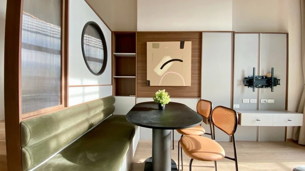 For rent: IDEO RAMA 9–ASOKE, 32nd floor, nice room, fully furnished, interested, reserve now.