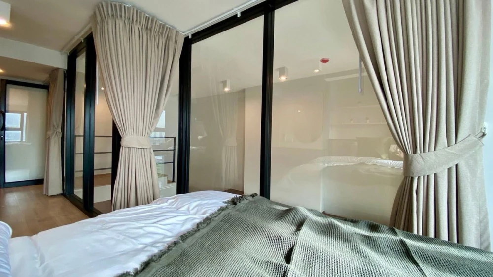 For rent: IDEO RAMA 9–ASOKE, 32nd floor, nice room, fully furnished, interested, reserve now.