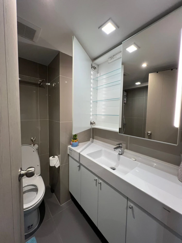 For rent: IDEO RAMA 9–ASOKE, 34th floor, nice room, fully furnished. Interested? Hurry and reserve now!