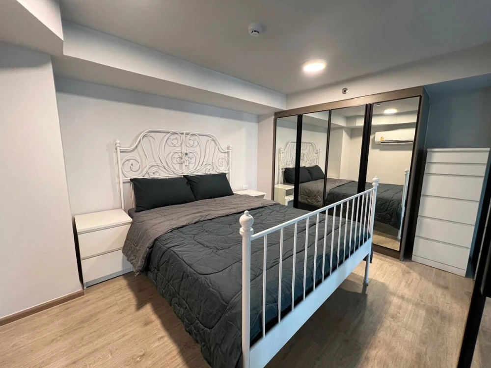 For rent: IDEO RAMA 9–ASOKE, 34th floor, nice room, fully furnished. Interested? Hurry and reserve now!
