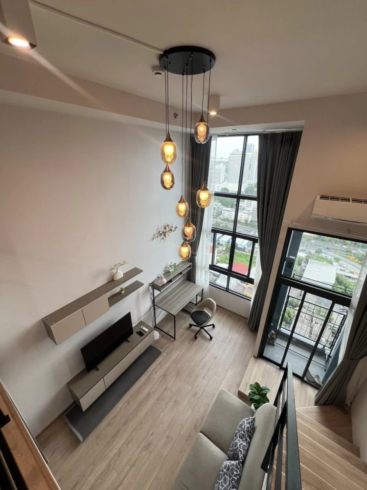 For rent: IDEO Rama 9–Asoke, 30th floor room, very high, great city view, fully furnished, just bring your own luggage and move in.