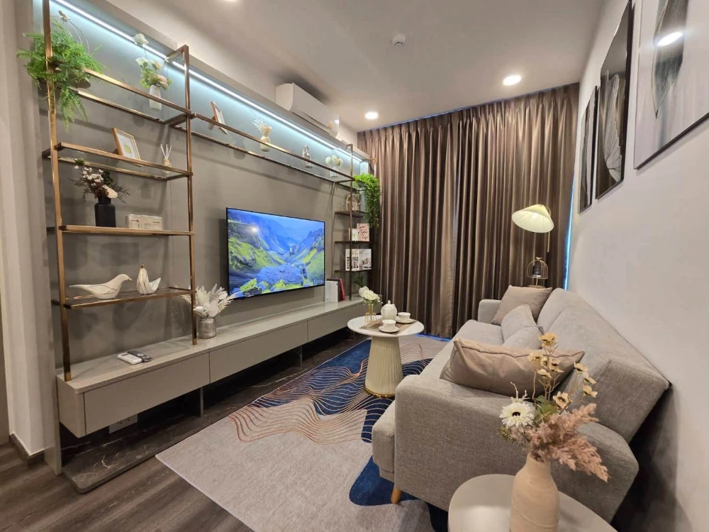 For rent: Unit at IDEO Rama 9–Asoke. Located on a high floor, the unit features a well-planned layout and an interior design that is warm, elegant, an images