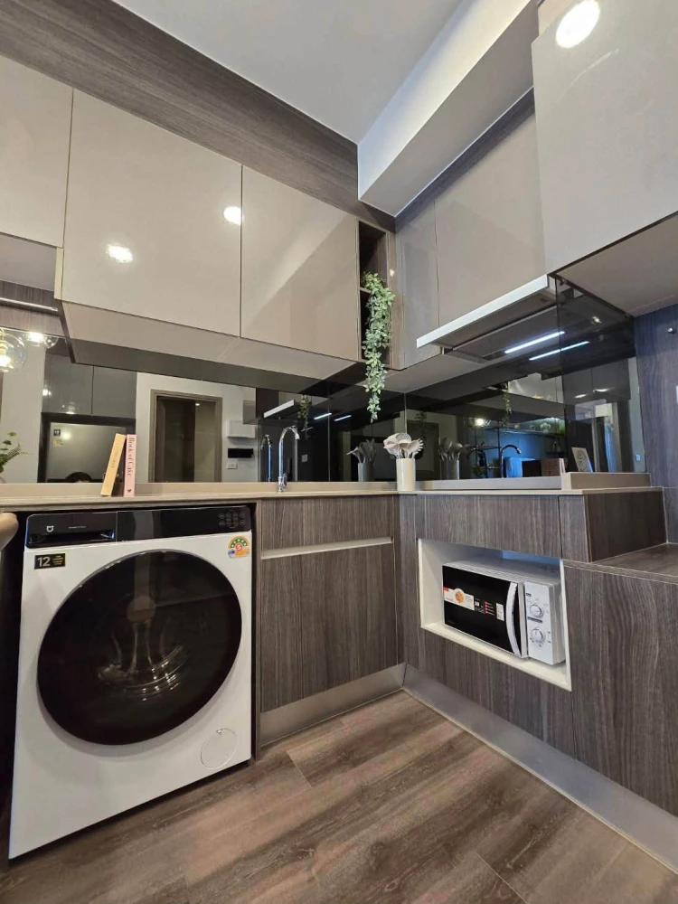 For rent: Unit at IDEO Rama 9–Asoke. Located on a high floor, the unit features a well-planned layout and an interior design that is warm, elegant, an