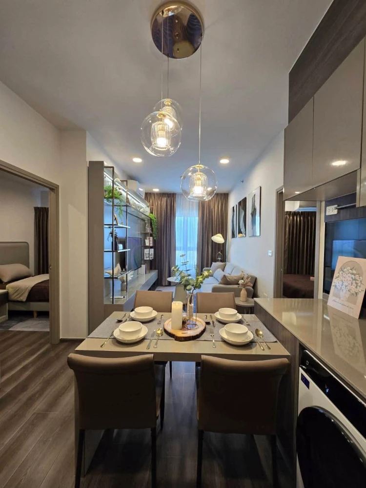 For rent: Unit at IDEO Rama 9–Asoke. Located on a high floor, the unit features a well-planned layout and an interior design that is warm, elegant, an